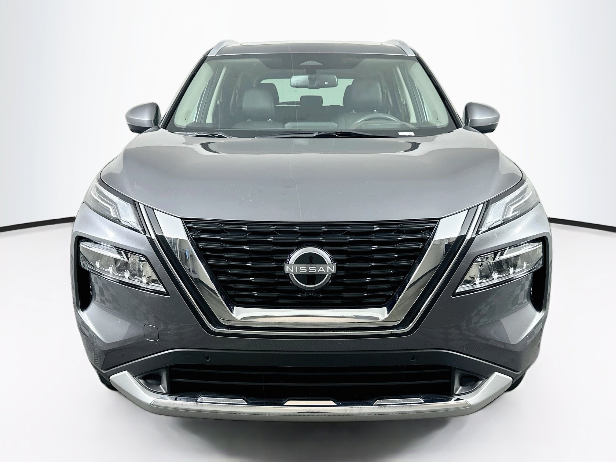 Used 2023 Nissan Rogue Platinum w/ Platinum Premium Package FWD image 2