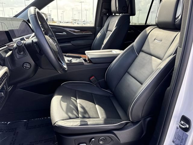 Used 2024 Cadillac Escalade Premium Luxury w/ Performance Package AWD/4WD image 11