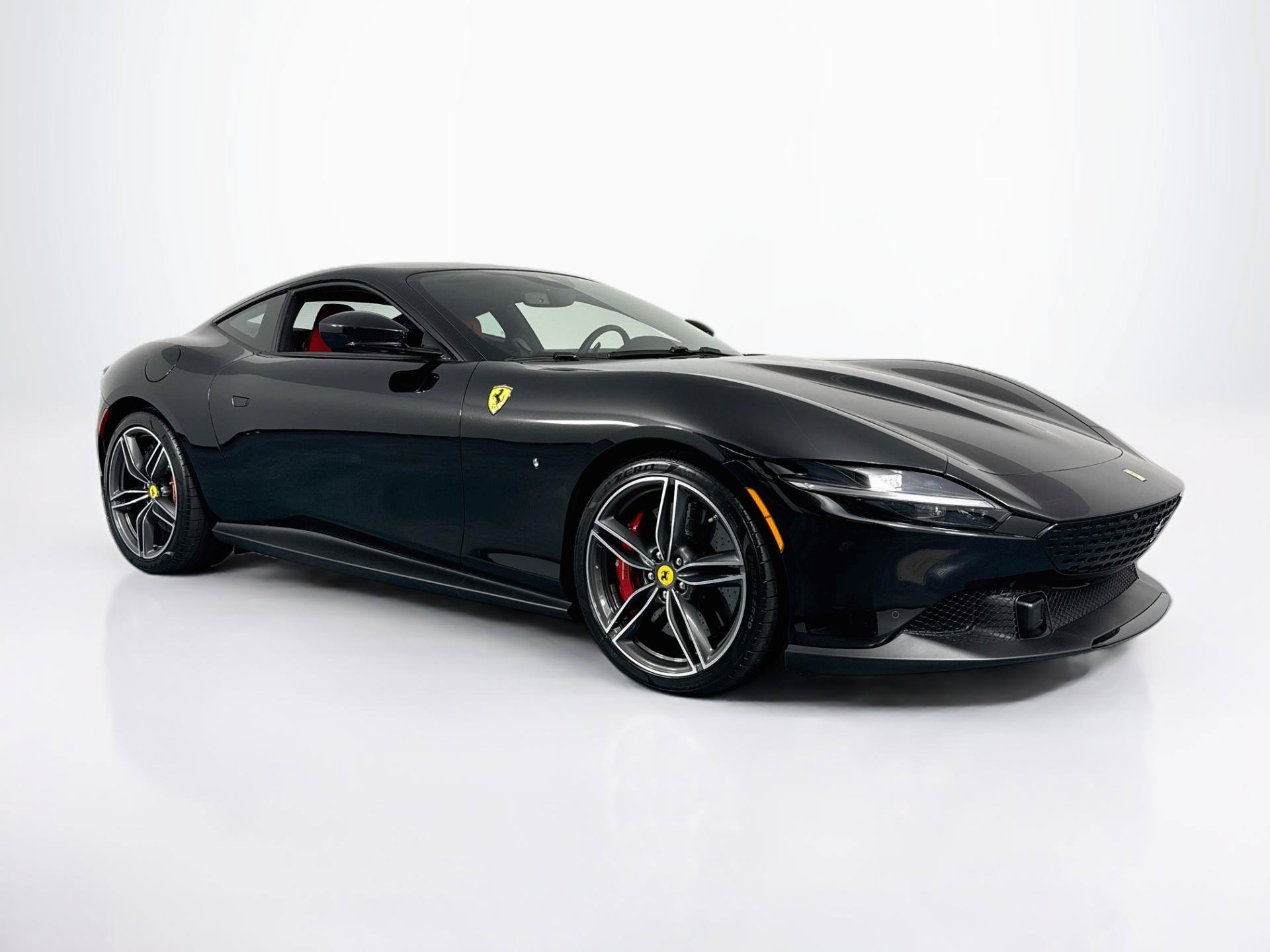 Used 2022 Ferrari Roma RWD image 3