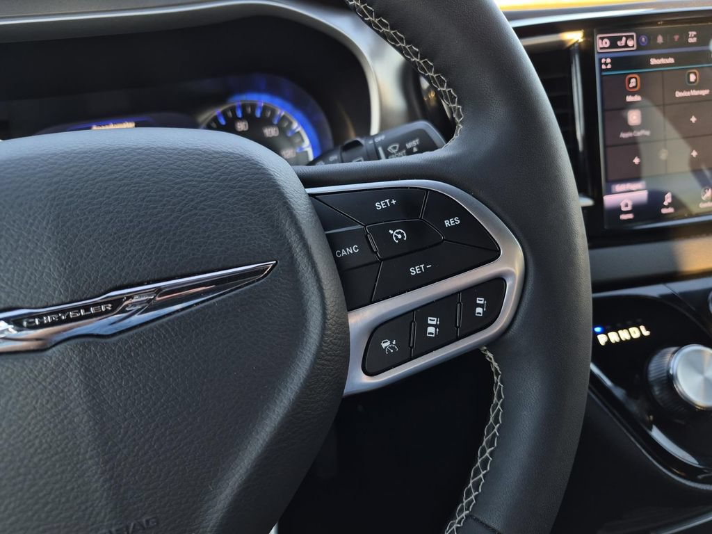 Used 2025 Chrysler Pacifica Select FWD image 21