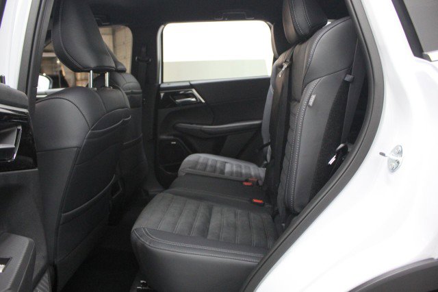 New 2026 Mitsubishi Outlander LE FWD image 24