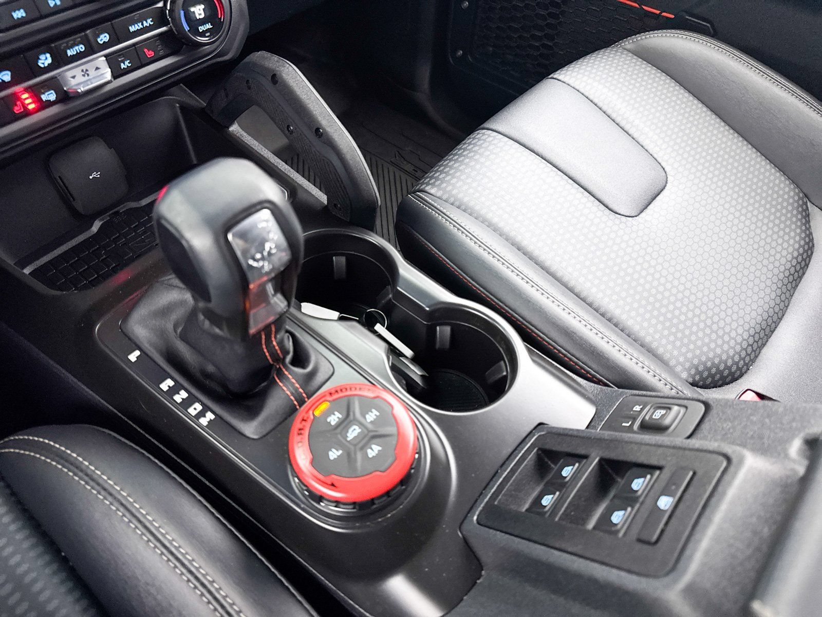 Used 2024 Ford Bronco Raptor AWD/4WD image 38