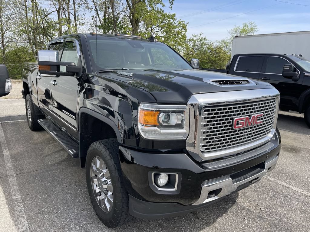 Used 2017 GMC Sierra 2500 Denali w/ Suspension Package, Off-Road AWD/4WD image 14