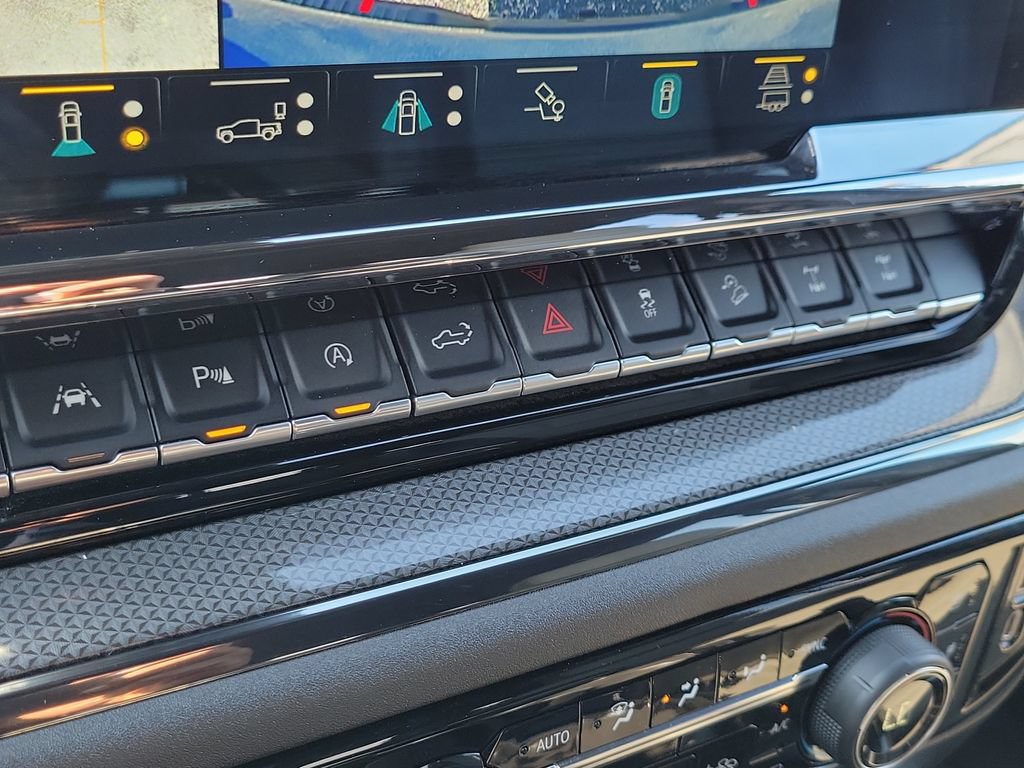 Used 2022 Chevrolet Silverado 1500 ZR2 w/ Technology Package AWD/4WD image 18