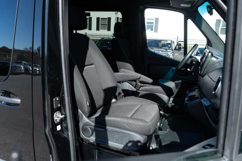 Used 2025 Mercedes-Benz Sprinter 2500 image 10