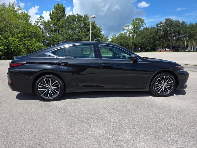 Used 2025 Lexus ES 350 w/ Premium Package FWD image 2