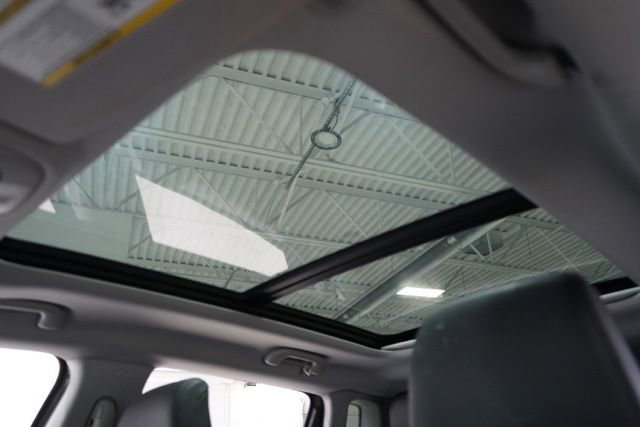 Used 2022 Jeep Compass Limited w/ Sun and Sound Group image 19