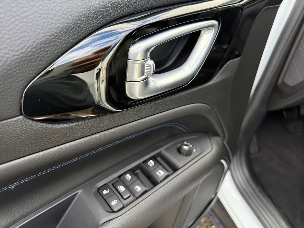 New 2026 Jeep Compass Latitude image 11
