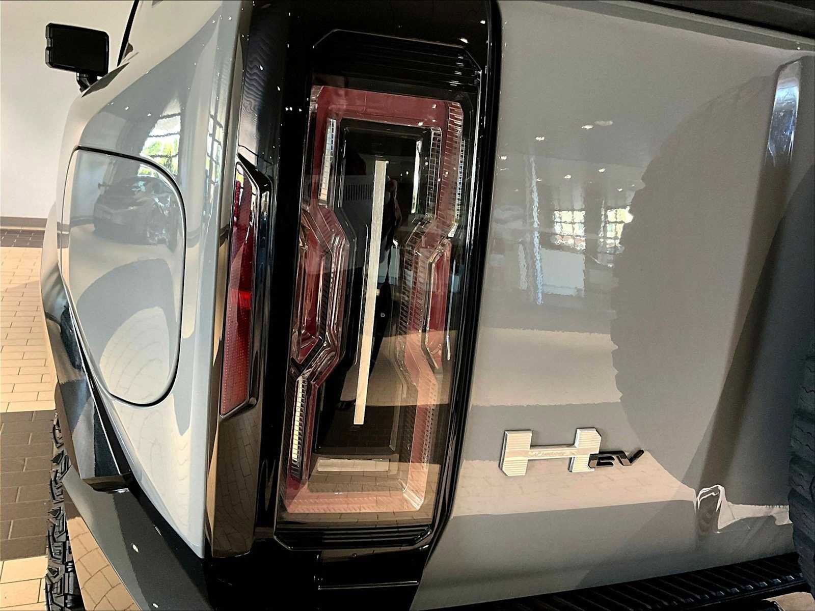 Used 2024 GMC Hummer EV 2X w/ Extreme Off-Road Package image 34