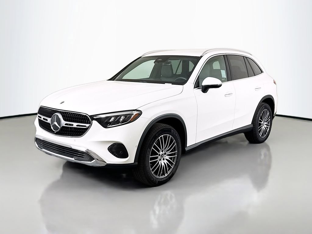 Used 2025 Mercedes-Benz GLC 300 4MATIC image 3