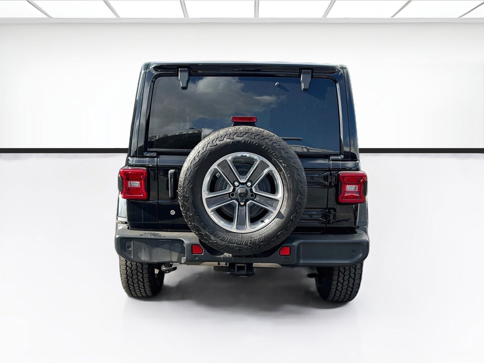 Used 2019 Jeep Wrangler Unlimited Sahara AWD/4WD image 5