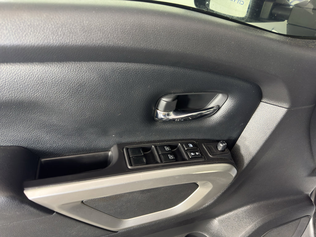 Used 2021 Nissan Titan SV w/ SV Convenience Package AWD/4WD image 15