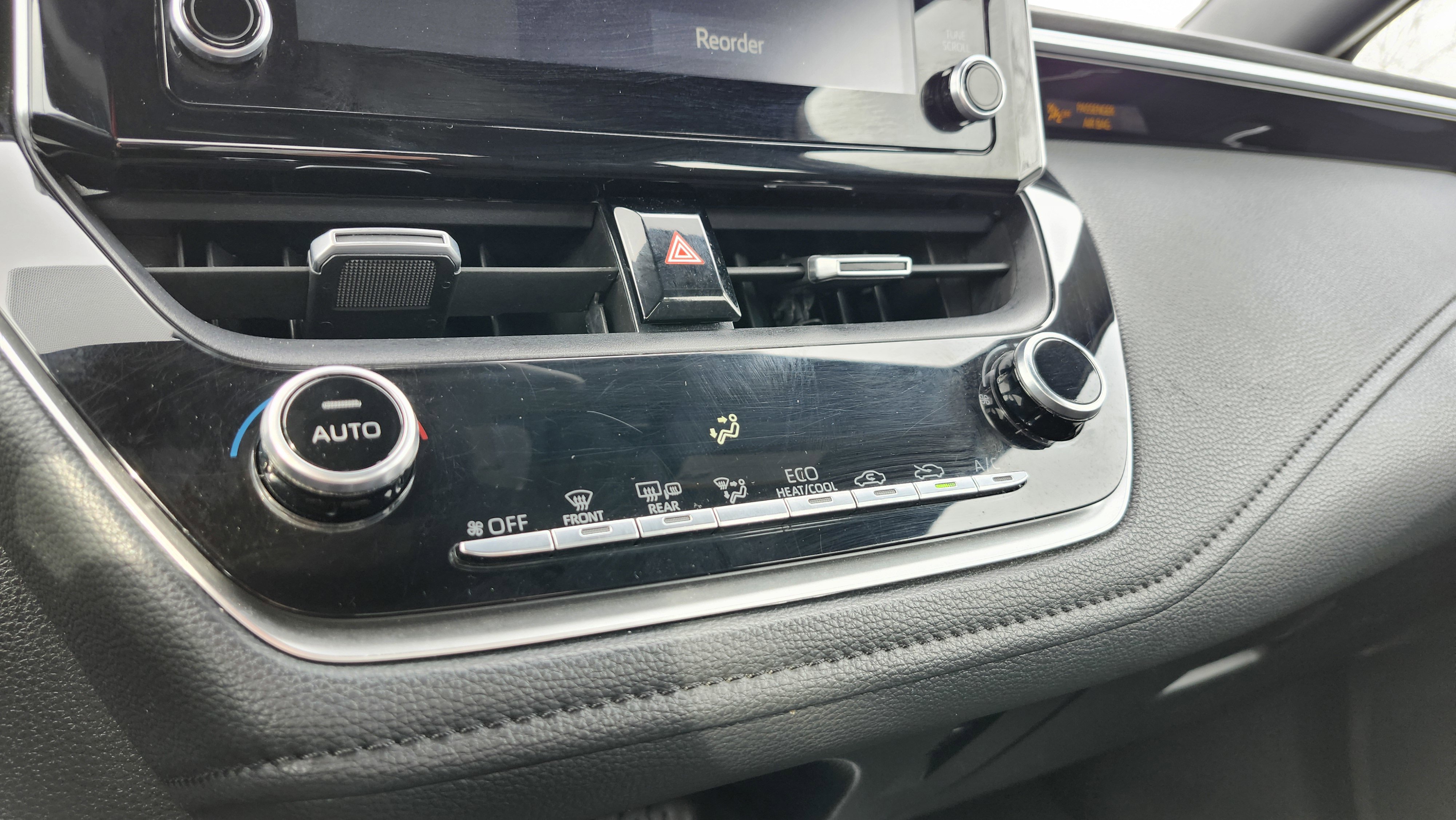 Used 2020 Toyota Corolla SE image 29