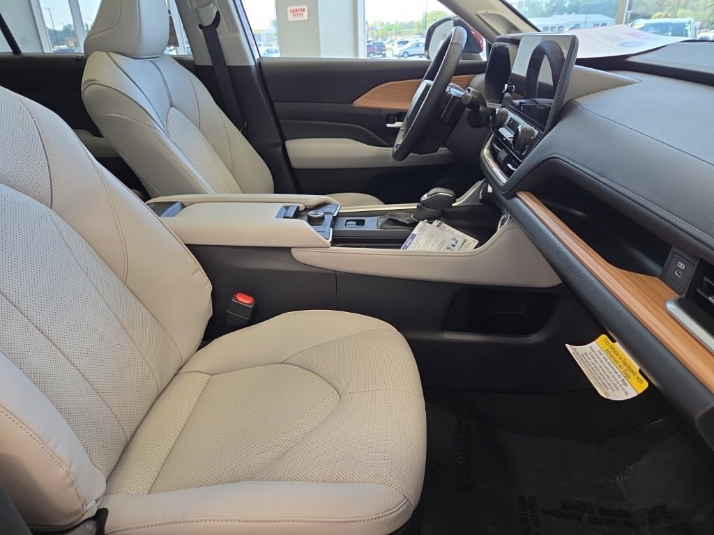 New 2025 Toyota Grand Highlander AWD image 22