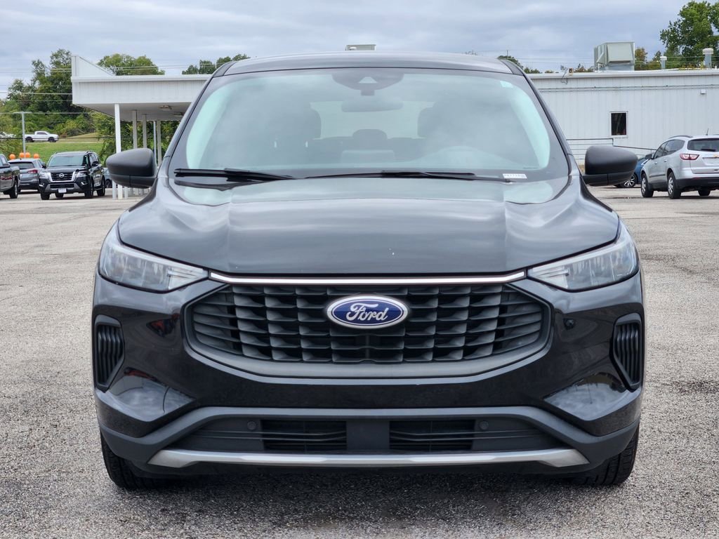 Used 2023 Ford Escape Active w/ Cold Weather Package FWD image 2