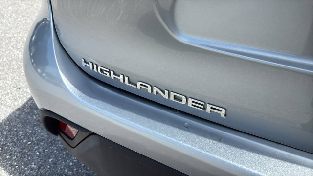 Used 2023 Toyota Highlander XLE FWD image 7