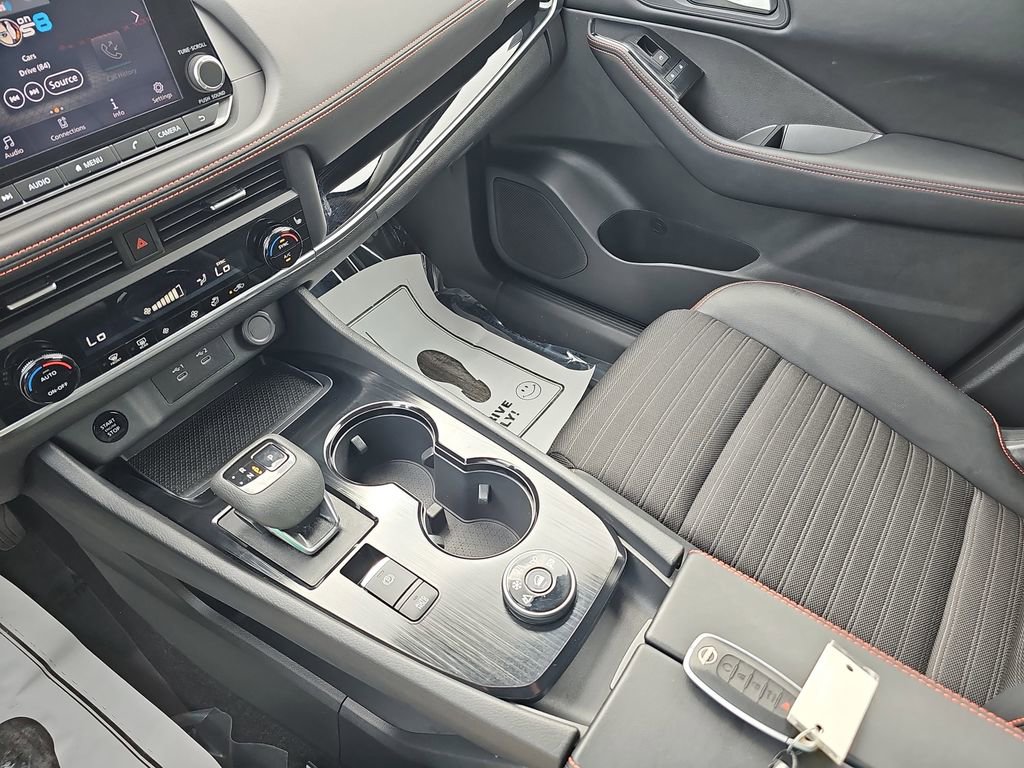 Used 2025 Nissan Rogue SV image 28