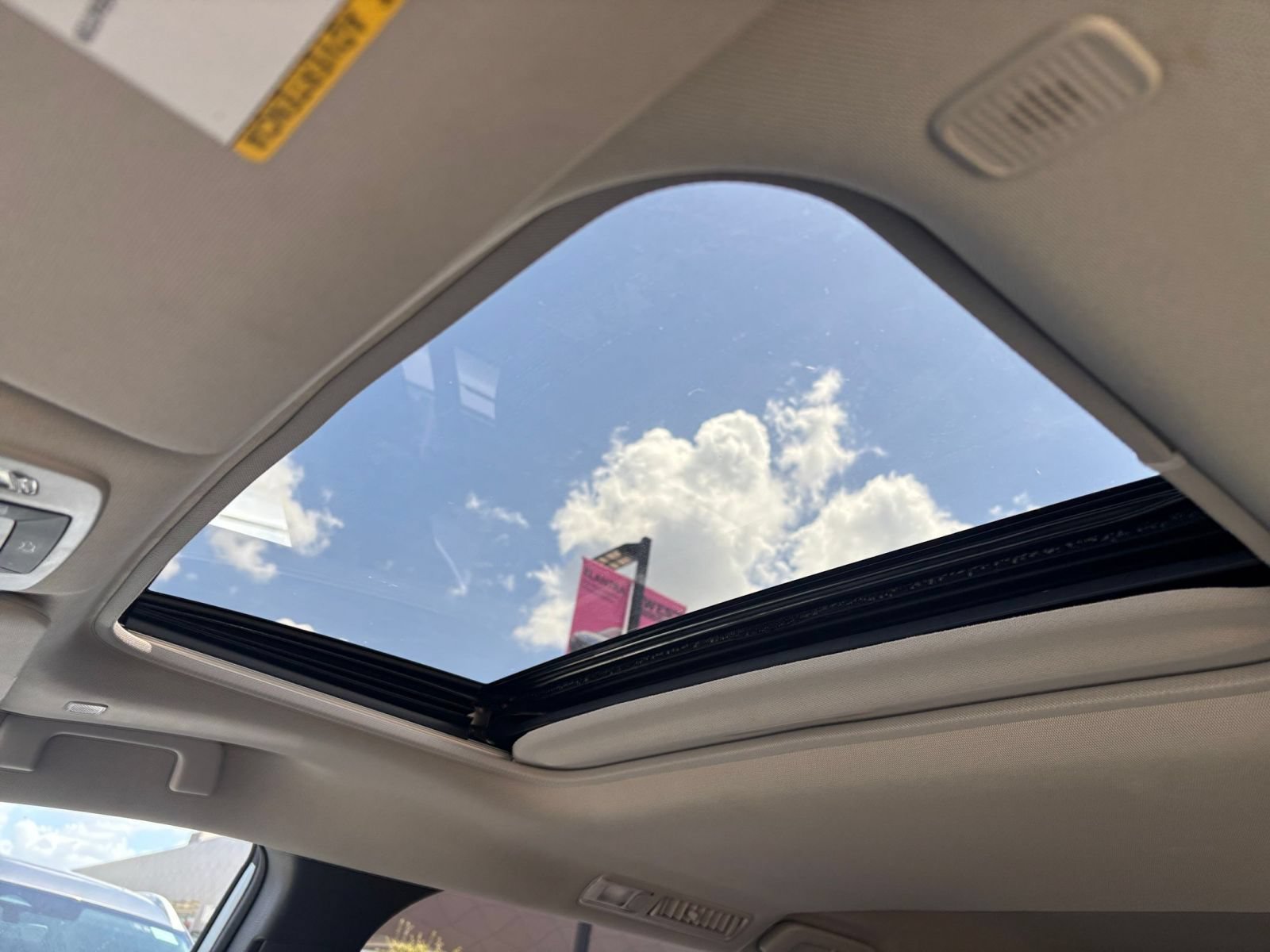Used 2025 Toyota Sienna XLE FWD image 29