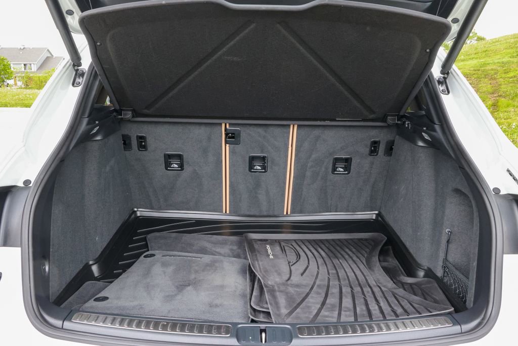 Certified 2023 Porsche Macan Turbo AWD/4WD image 43