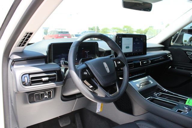New 2026 Lincoln Aviator AWD image 2
