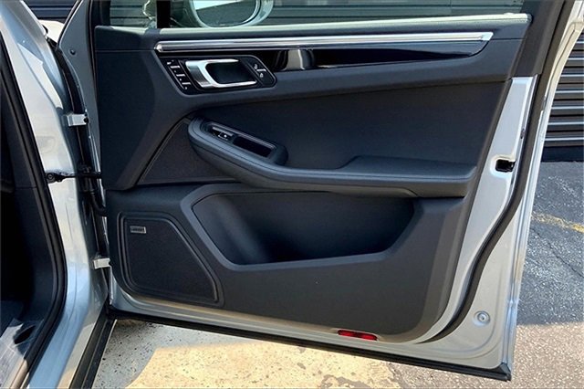 New 2025 Porsche Macan Turbo image 29