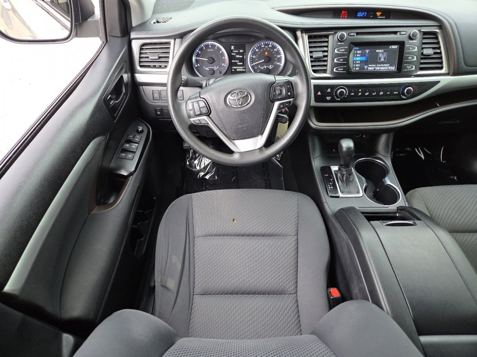 Used 2019 Toyota Highlander LE FWD image 24