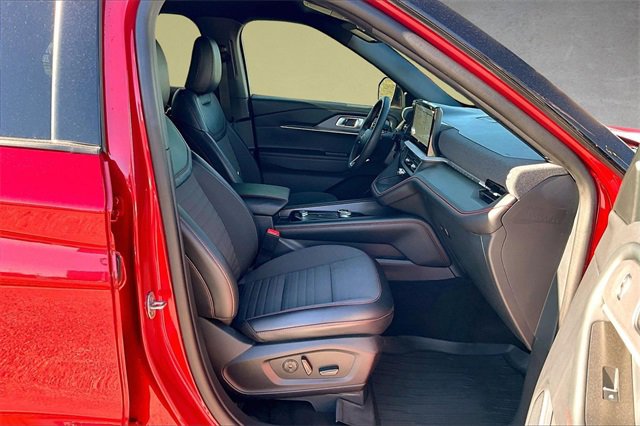 Used 2025 Ford Explorer ST-Line w/ Premium Package image 7