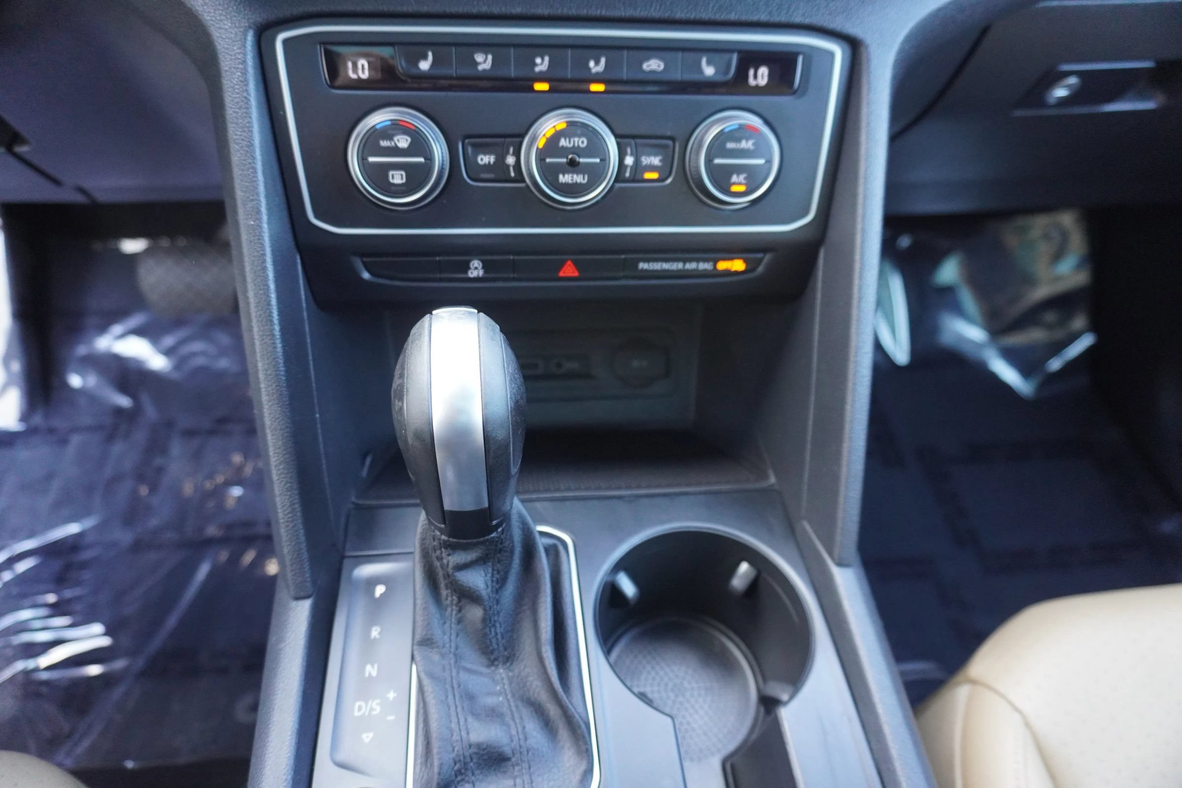 Used 2020 Volkswagen Atlas Cross Sport SE w/ Panoramic Sunroof Package AWD/4WD image 17
