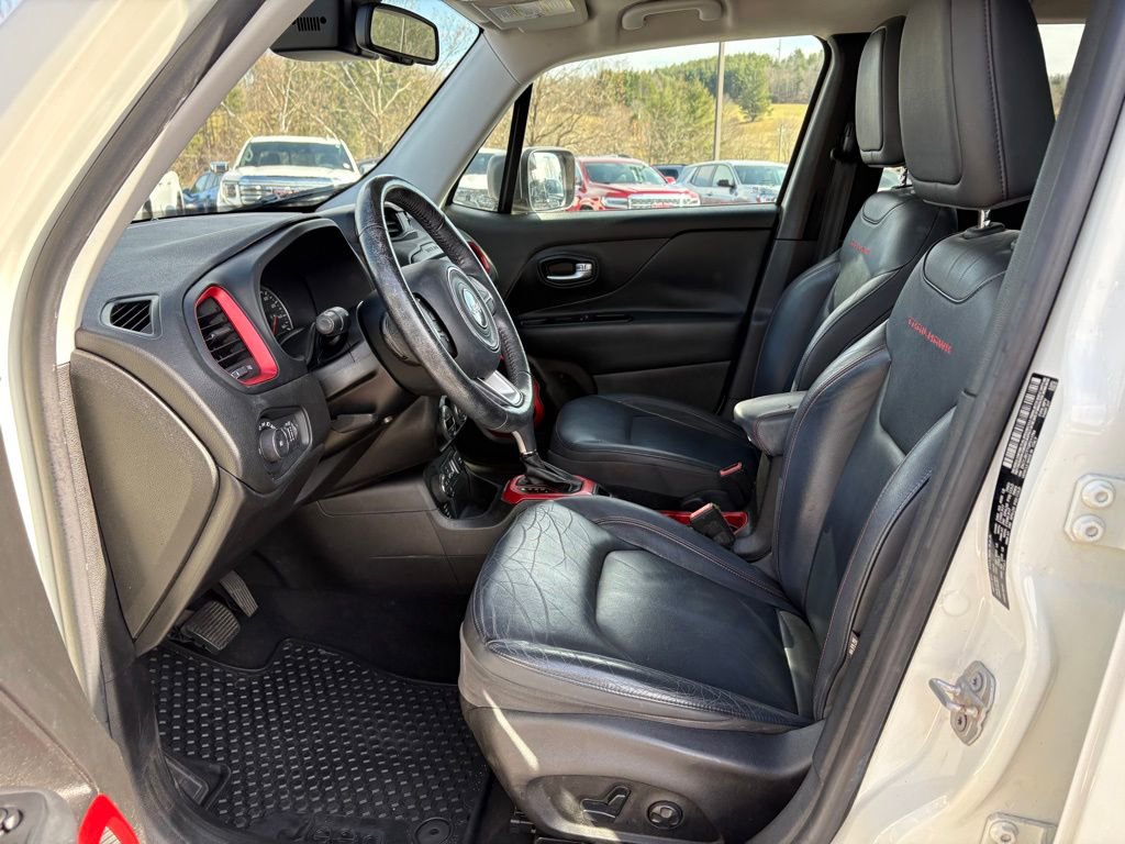 Used 2016 Jeep Renegade Trailhawk w/ Premium Trailhawk Package image 4