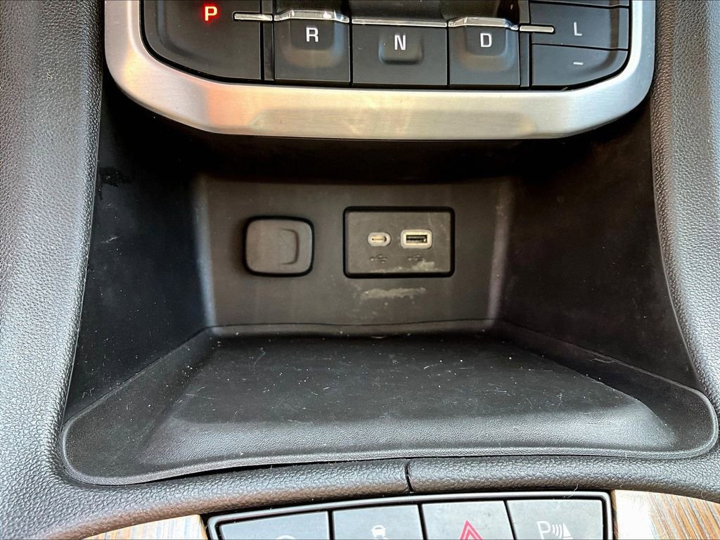 Used 2021 GMC Acadia SLE image 30