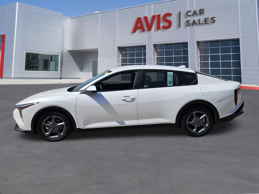 Used 2025 Kia K4 LXS image 2
