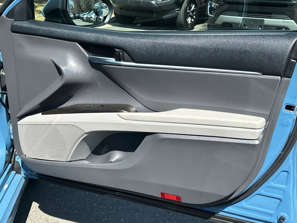 Used 2023 Toyota Camry SE image 12