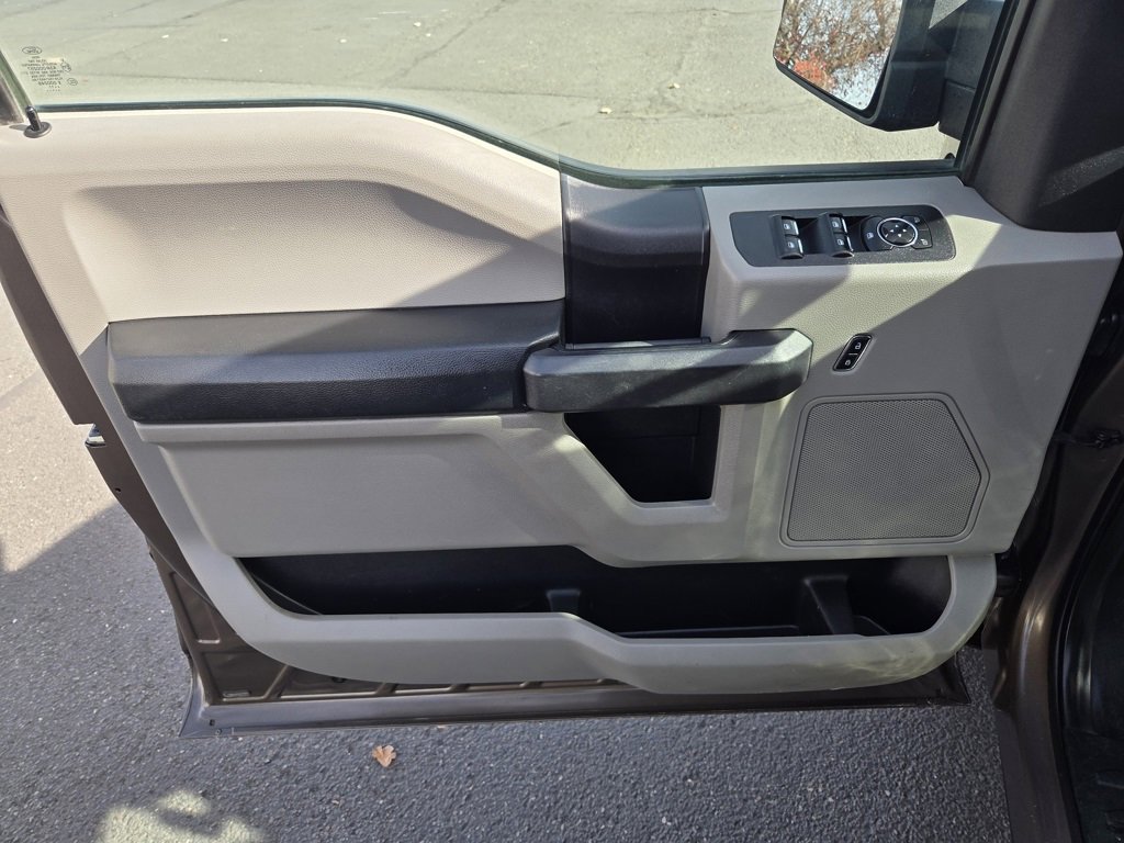 Used 2017 Ford F150 XL w/ Trailer Tow Package image 9