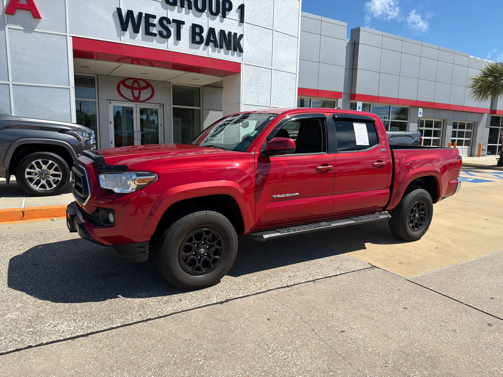 Used 2020 Toyota Tacoma SR5 RWD image 3