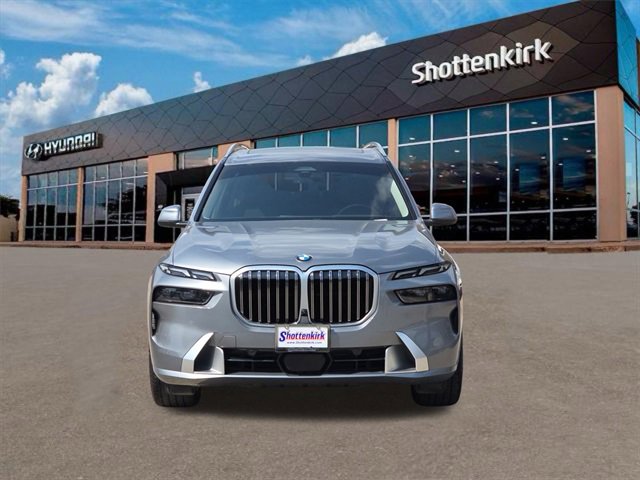 Used 2023 BMW X7 xDrive40i w/ Premium Package image 2
