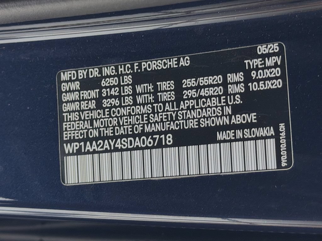 Certified 2025 Porsche Cayenne AWD/4WD image 37