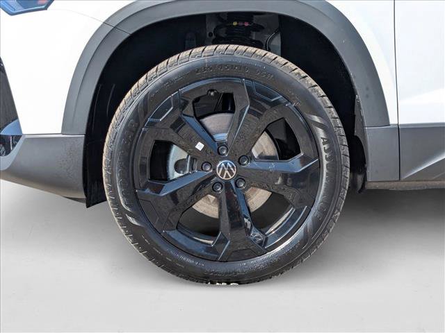 New 2025 Volkswagen Taos SEL image 10
