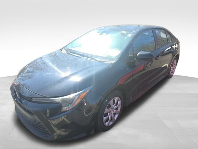 Used 2024 Toyota Corolla LE image 2