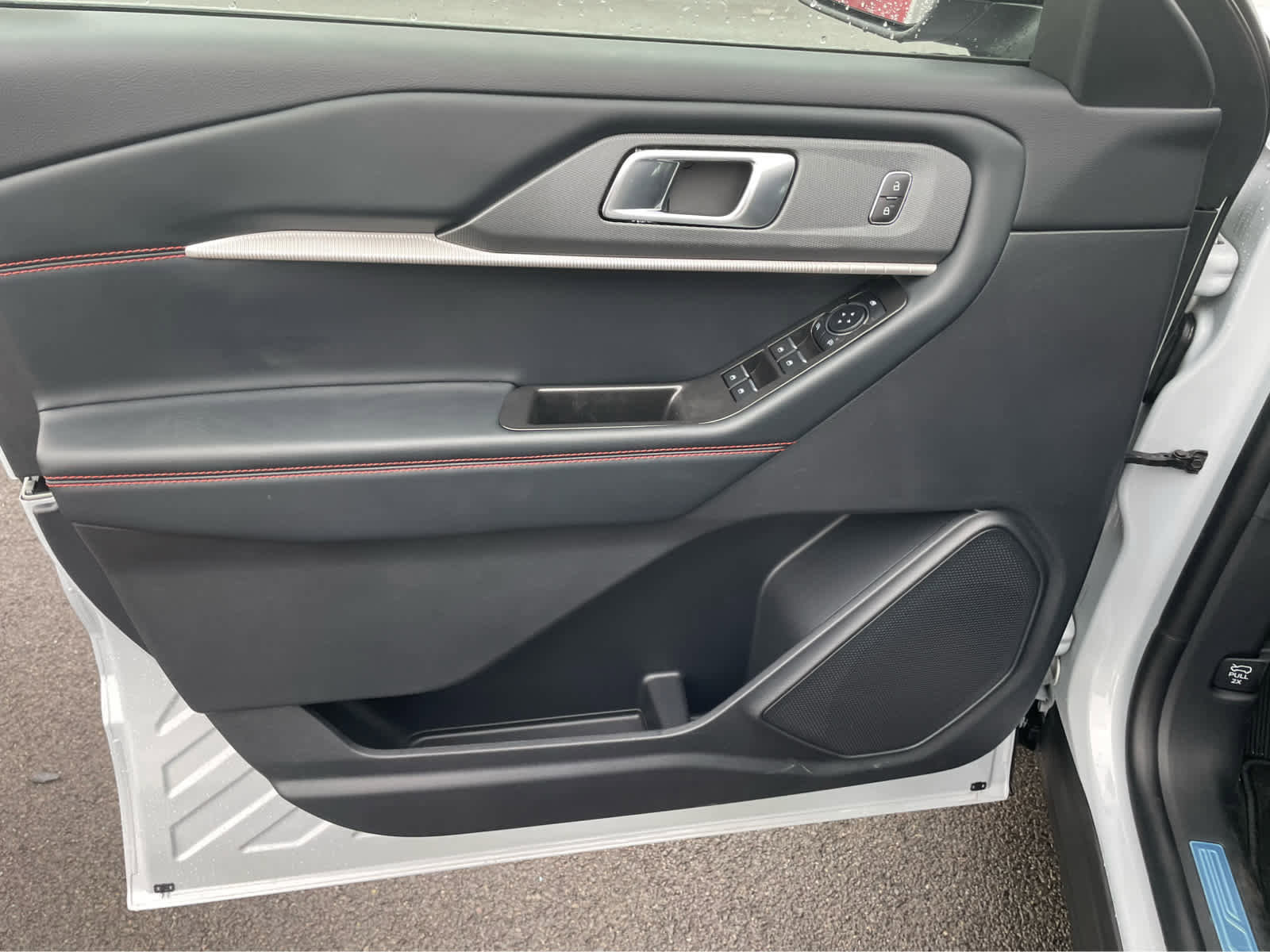 Used 2026 Ford Explorer ST-Line w/ ST-Line Street Pack image 13