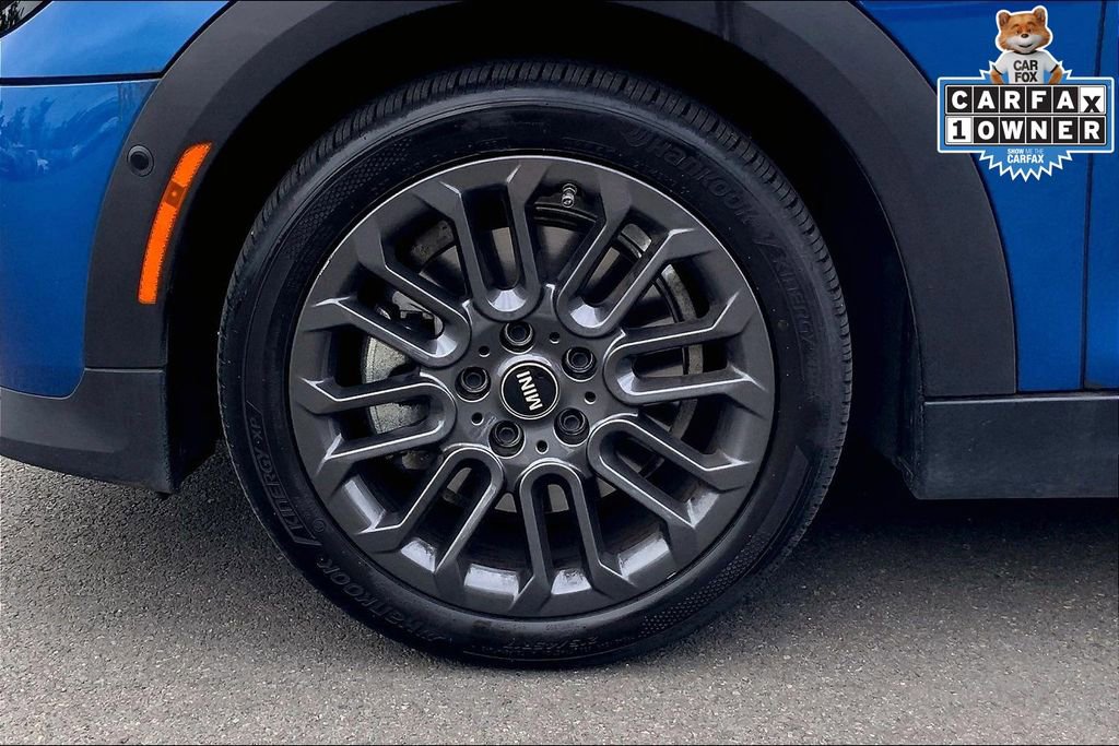 Certified 2025 MINI Cooper 4-Door Hardtop image 9