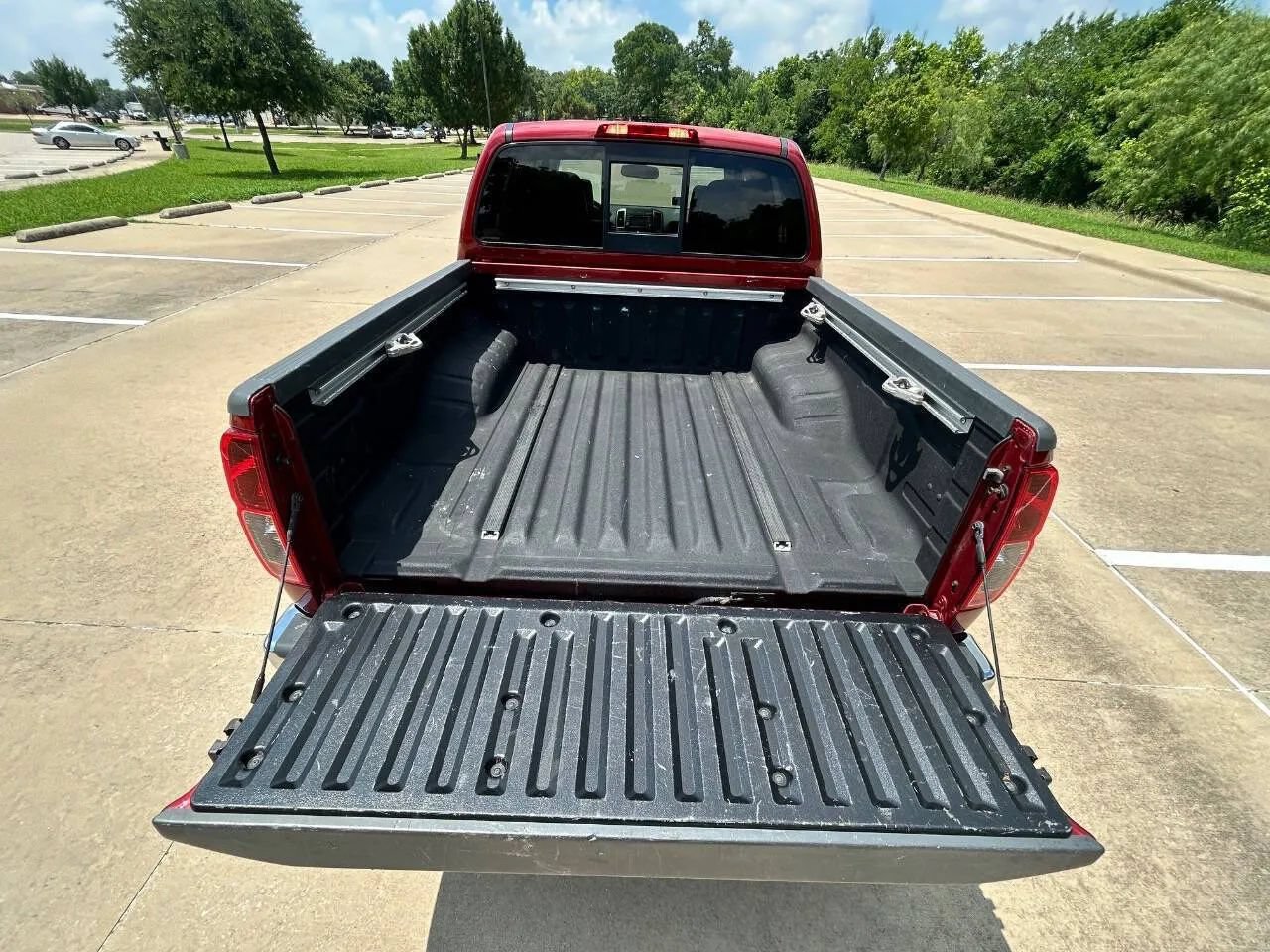 Used 2019 Nissan Frontier SL RWD image 10