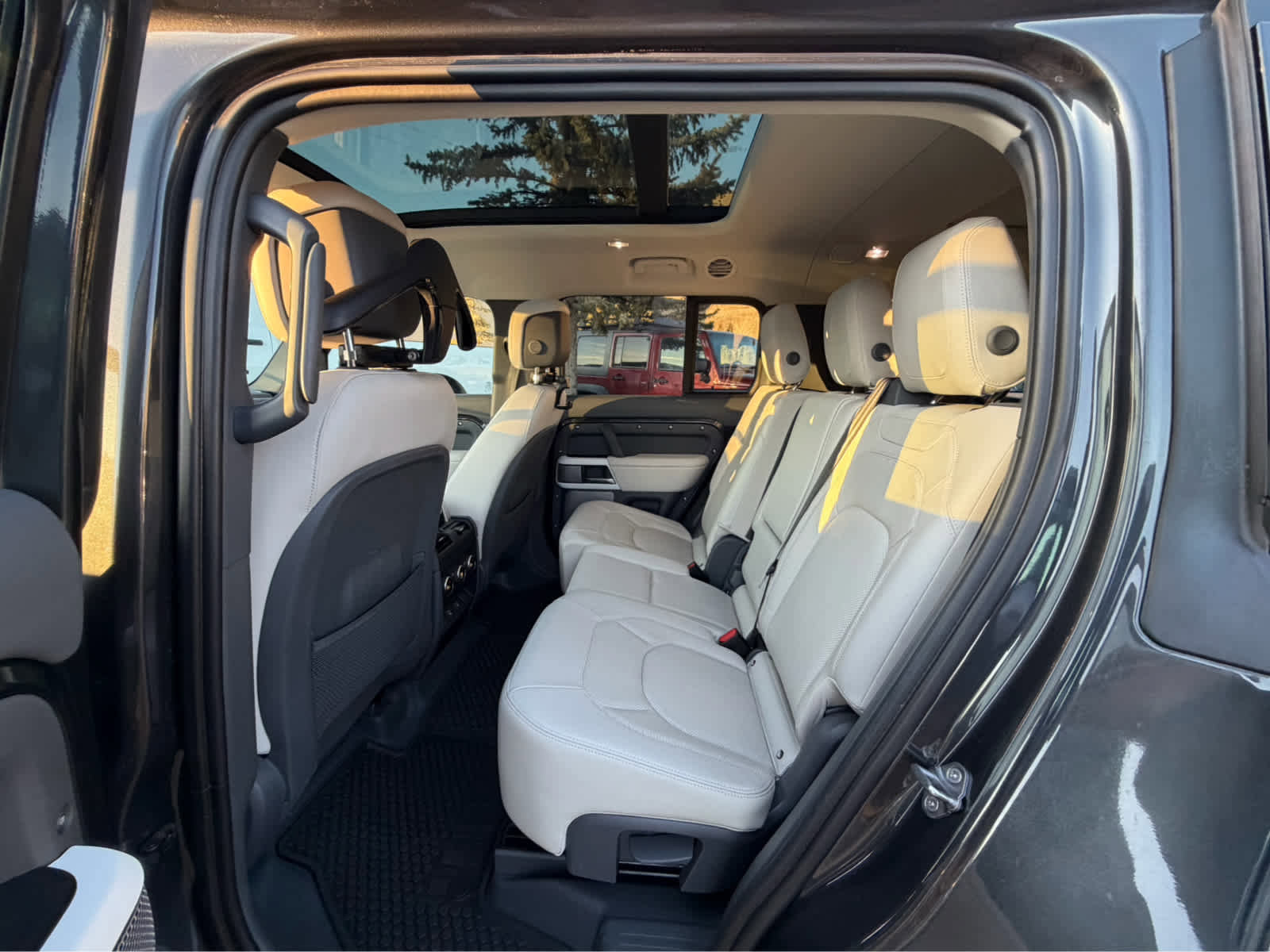 Used 2024 Land Rover Defender 130 S image 20