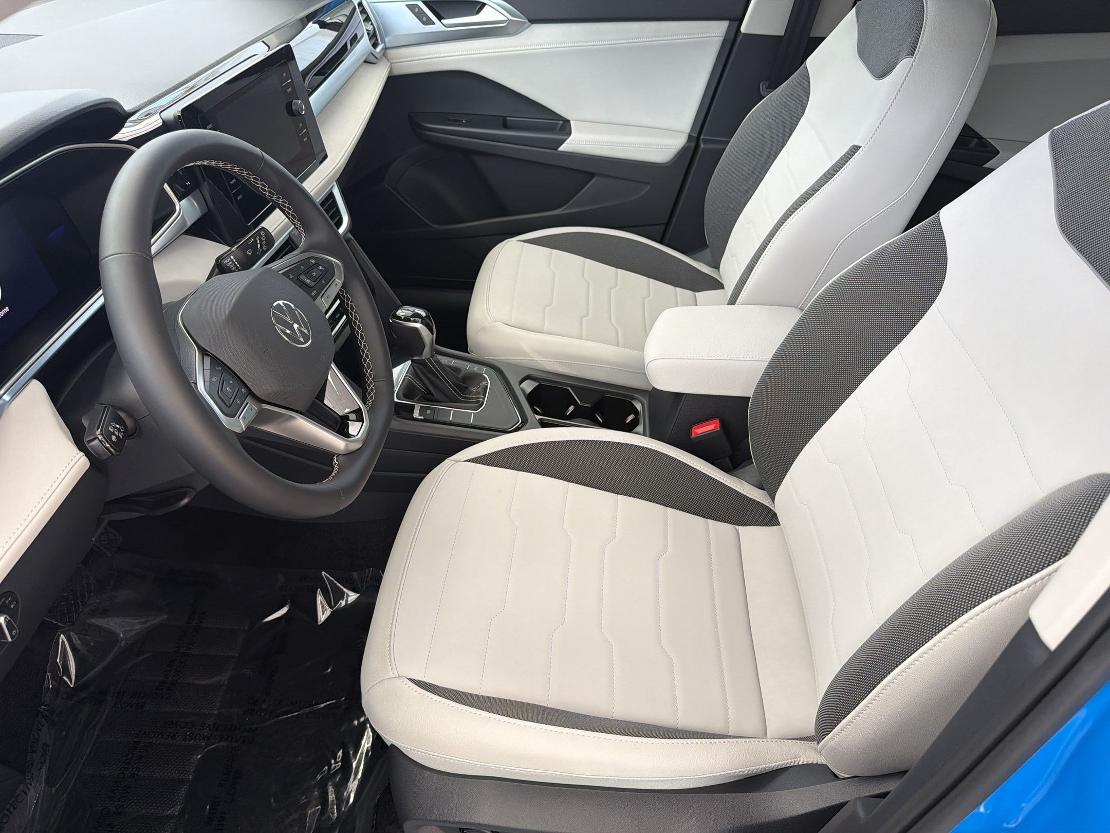 New 2026 Volkswagen Taos SE FWD image 5