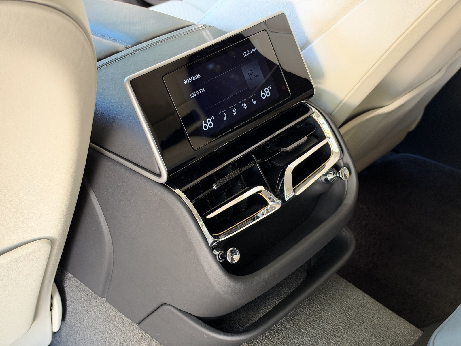 Certified 2023 Bentley Flying Spur V8 AWD/4WD image 35