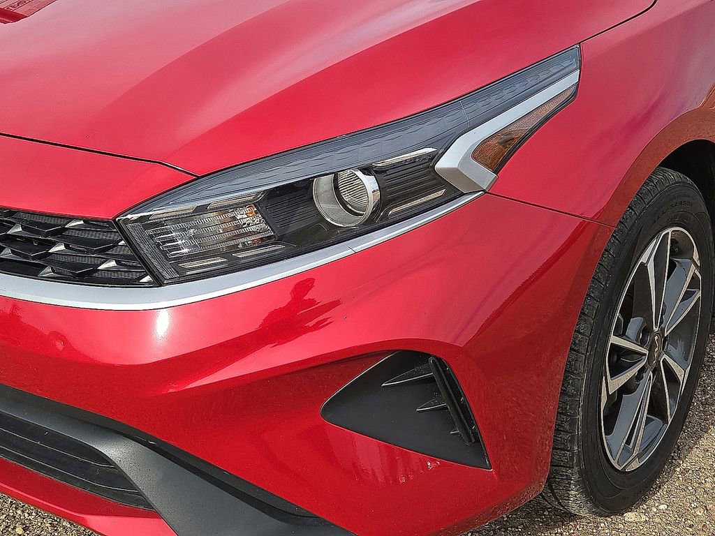 Used 2023 Kia Forte LXS image 9
