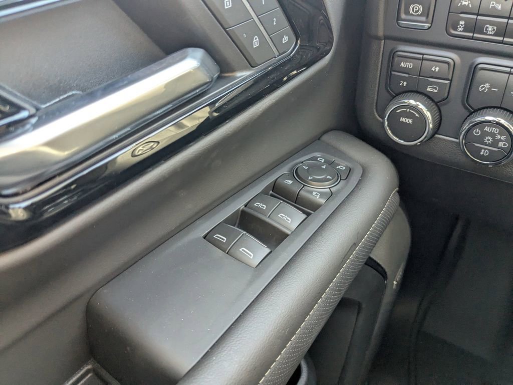 New 2025 Chevrolet Suburban Premier image 28