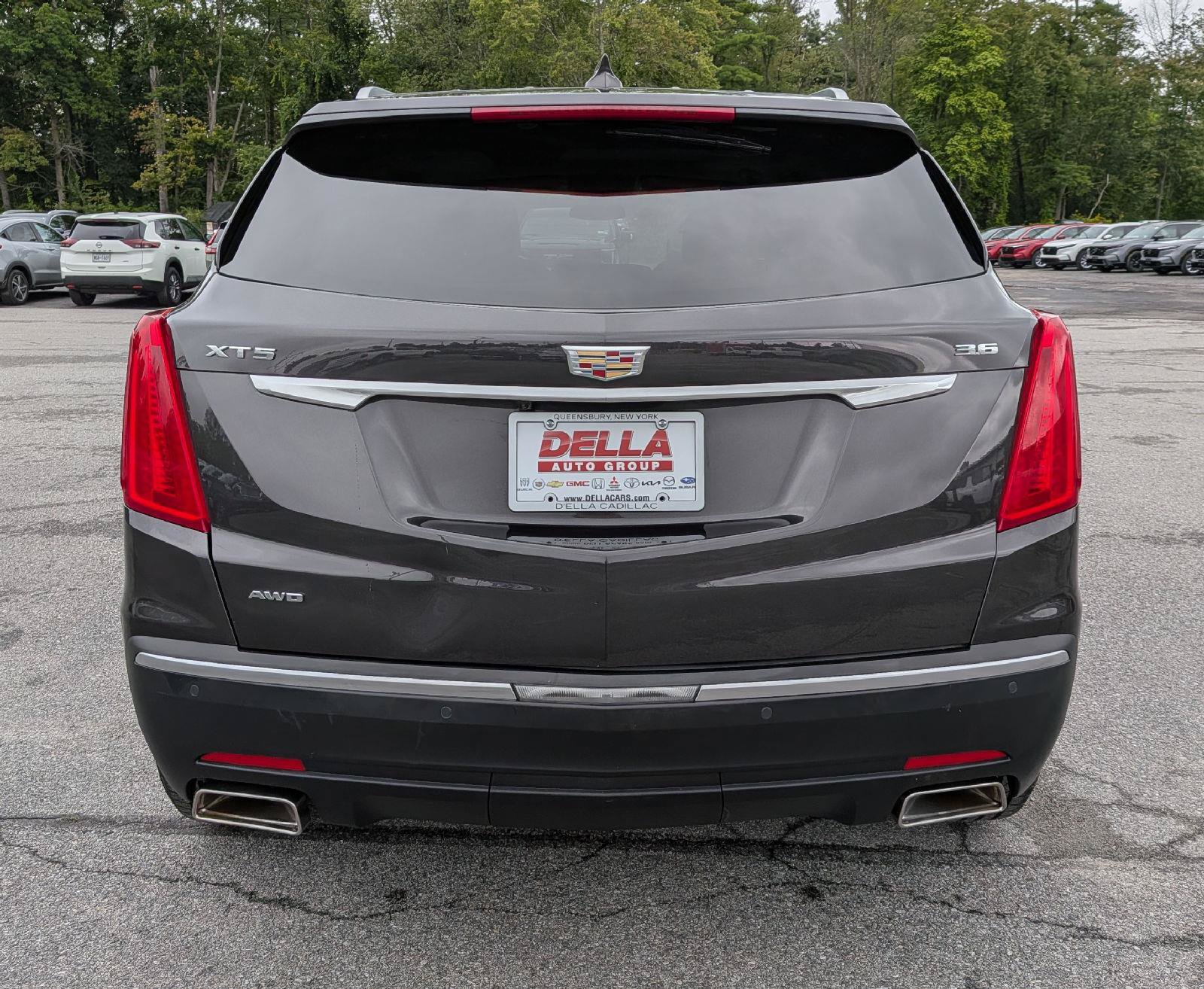 Used 2017 Cadillac XT5 Luxury w/ Driver Awareness Package AWD/4WD image 8