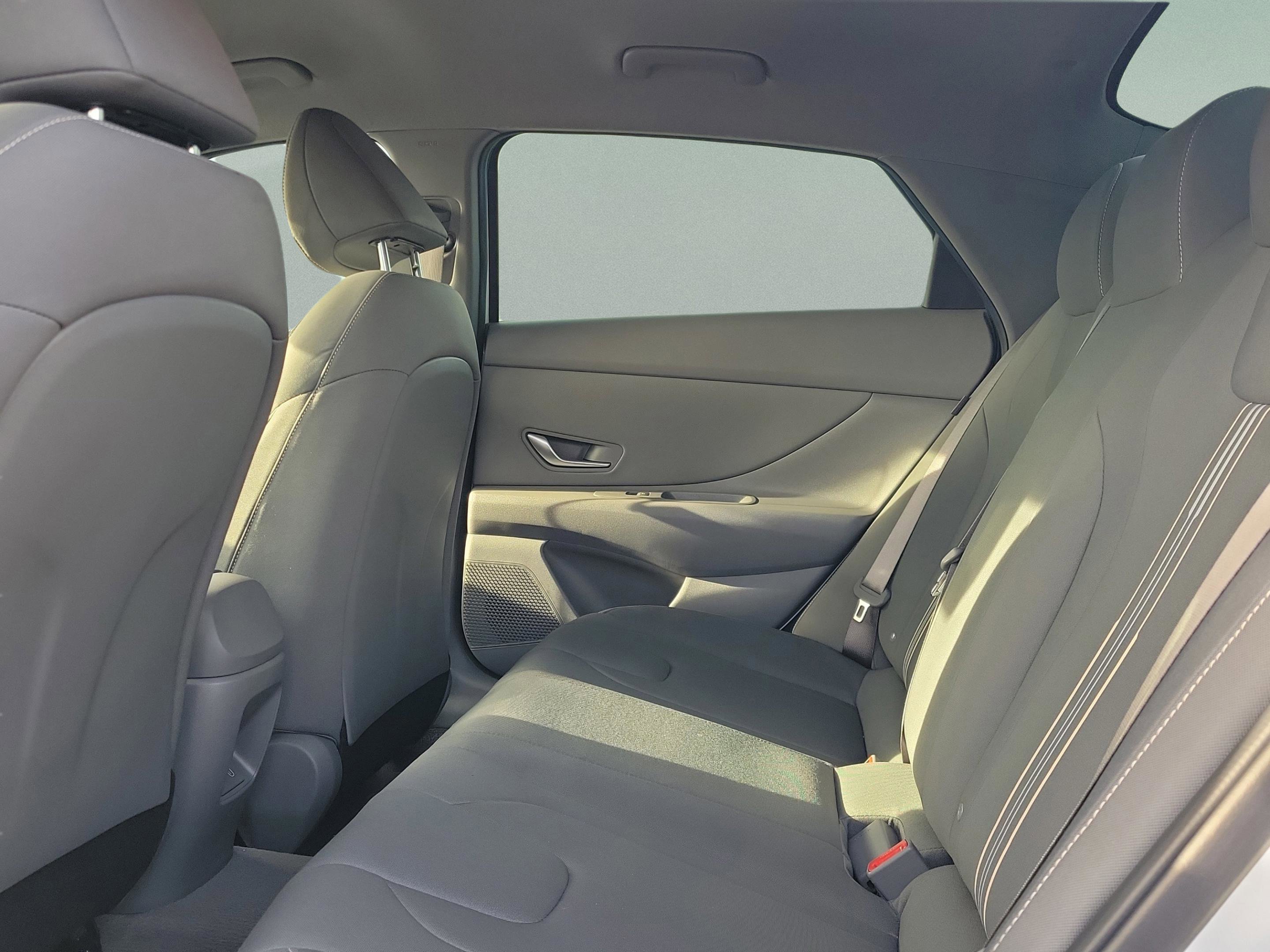 Certified 2025 Hyundai Elantra Sport image 9