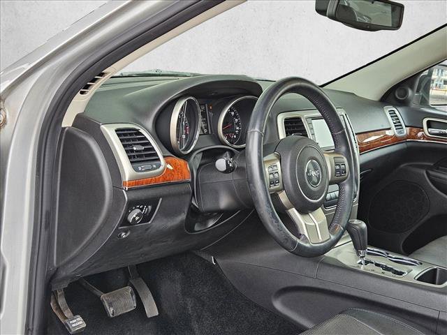 Used 2013 Jeep Grand Cherokee Limited w/ Luxury Group II image 9