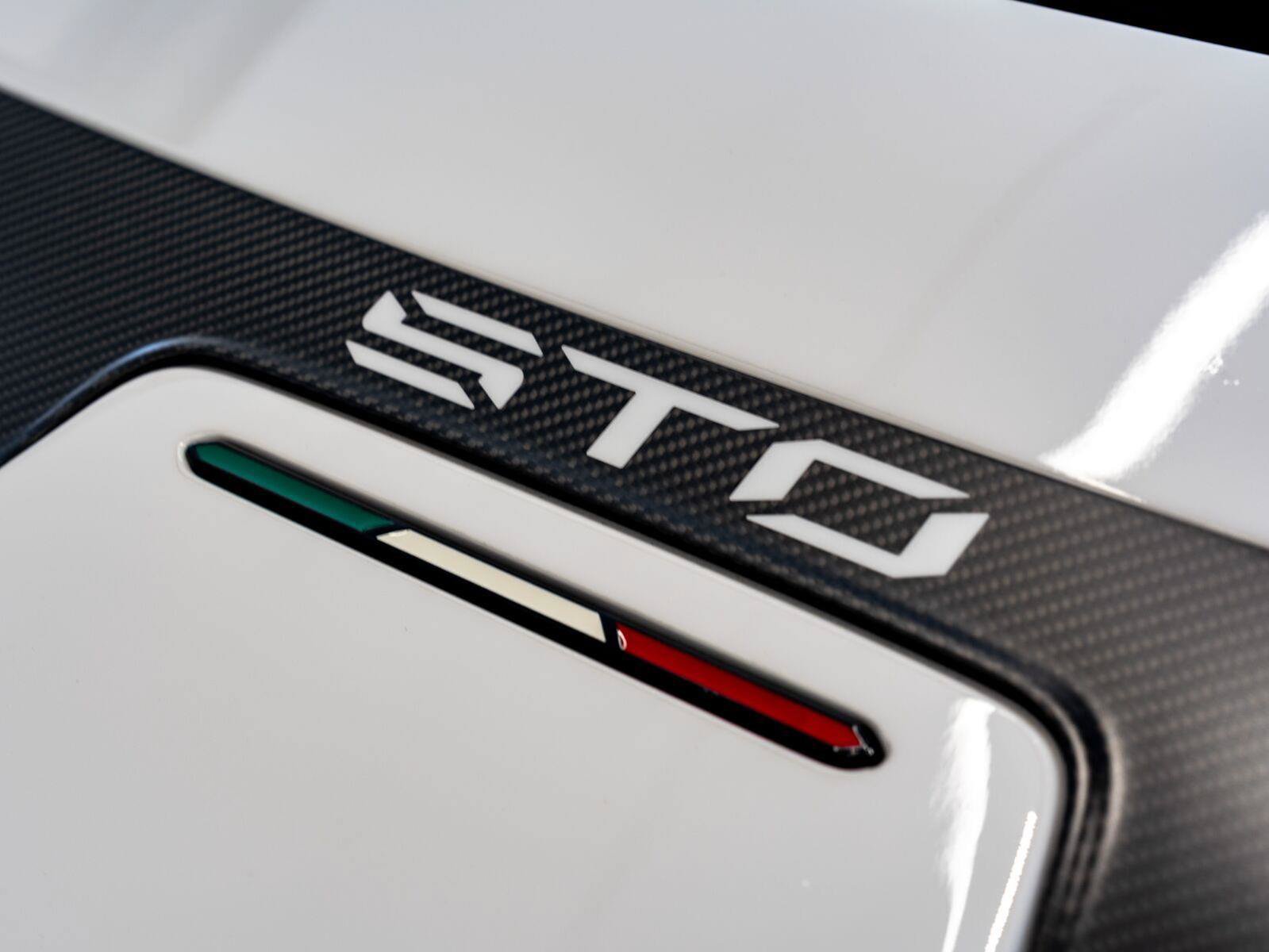 Used 2022 Lamborghini Huracan STO RWD image 26